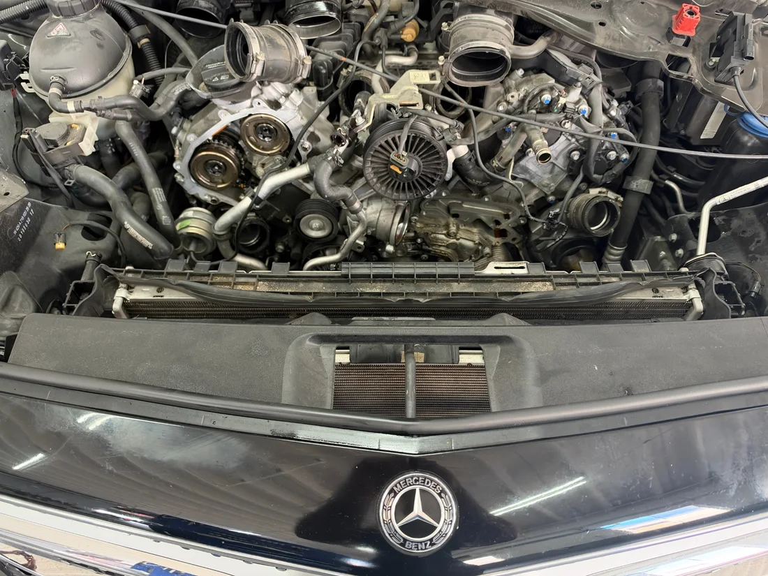 Mercedes-Benz engine during upper timing cover resealing at 4 Rings